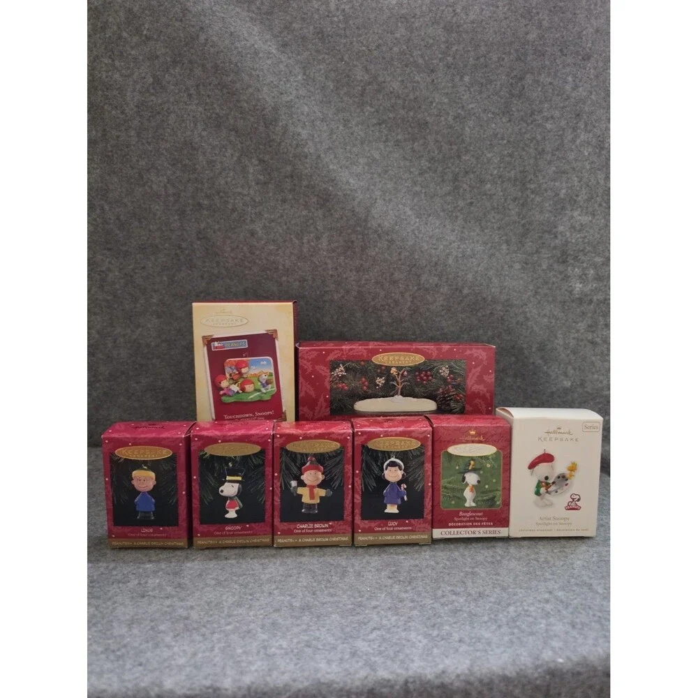 Hallmark Peanuts Lot Of 7 Charlie Brown Snoopy Lucy Keepsake Ornaments And Tree